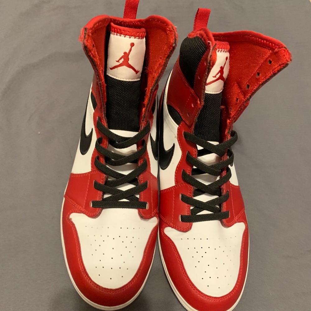 Air Jordans Size 6 youth (7.5 women's)